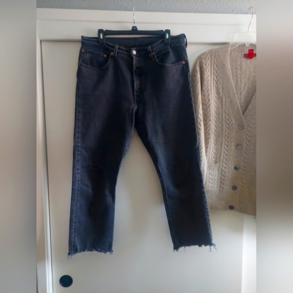 Levi's 501 Cropped raw hem Buttonfly jeans 31 Washed black Straight Leg 31x28 - Picture 3 of 14